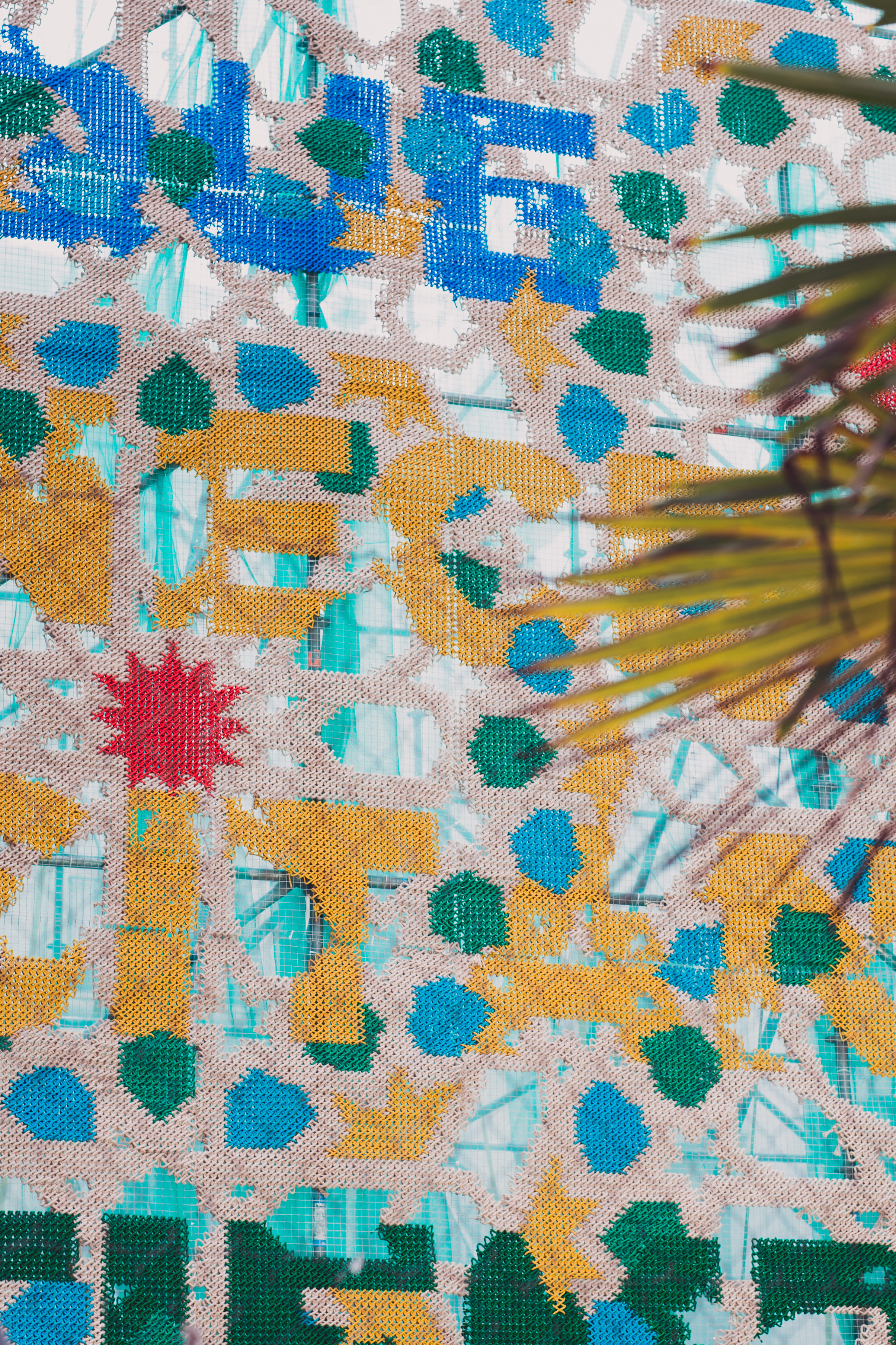 Crear sin prisa — detail of polychrome silk cord mosaic pattern